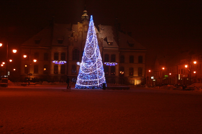 Aluminiowa choinka w puszczańskim mieście