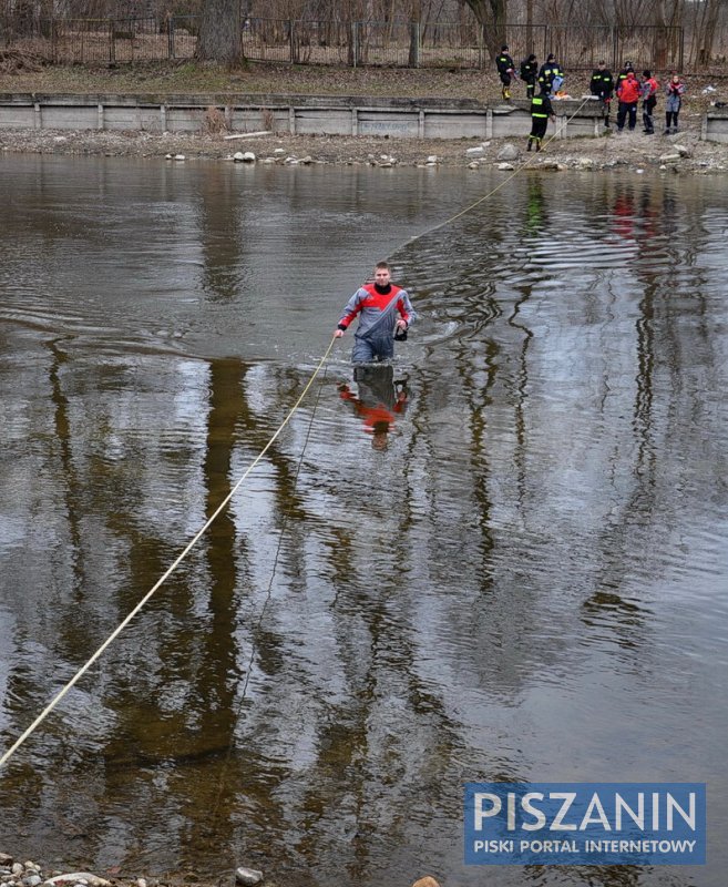 Z Pisy do ZUKu. Wyłowiono setki przedmiotów z dna naszej rzeki.