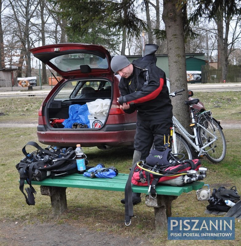 Z Pisy do ZUKu. Wyłowiono setki przedmiotów z dna naszej rzeki.