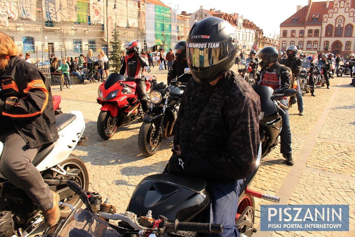 Piszanki pobiegły w sukniach ślubnych