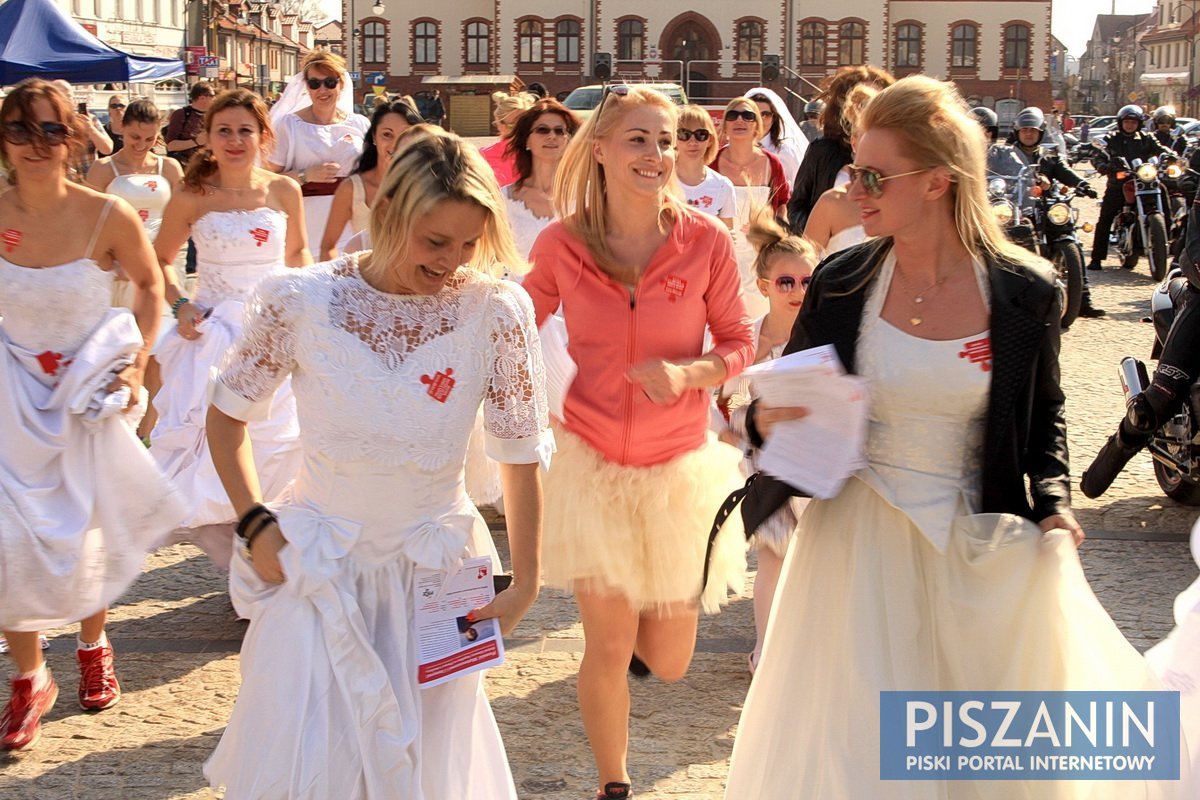 Piszanki pobiegły w sukniach ślubnych