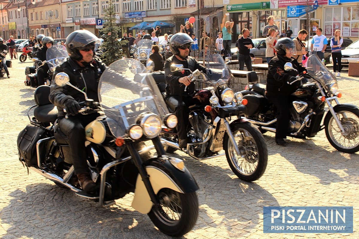 Piszanki pobiegły w sukniach ślubnych