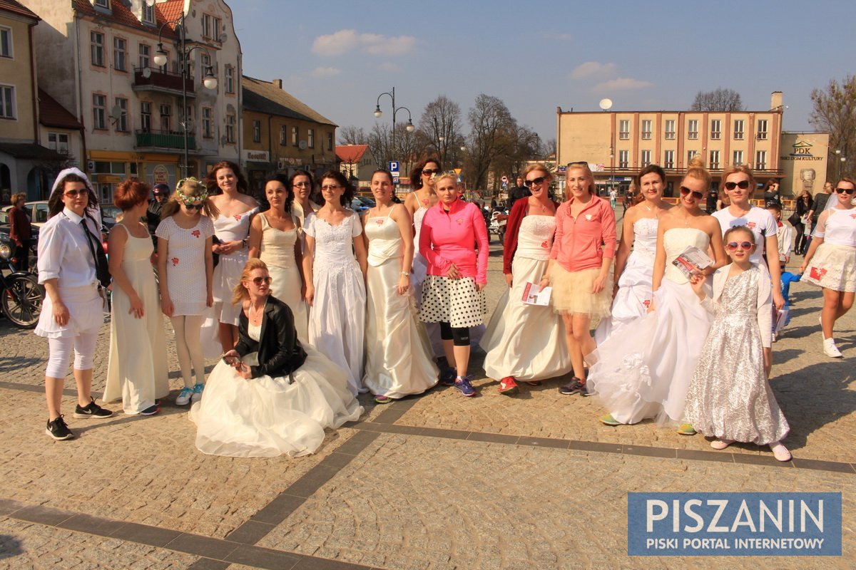 Piszanki pobiegły w sukniach ślubnych