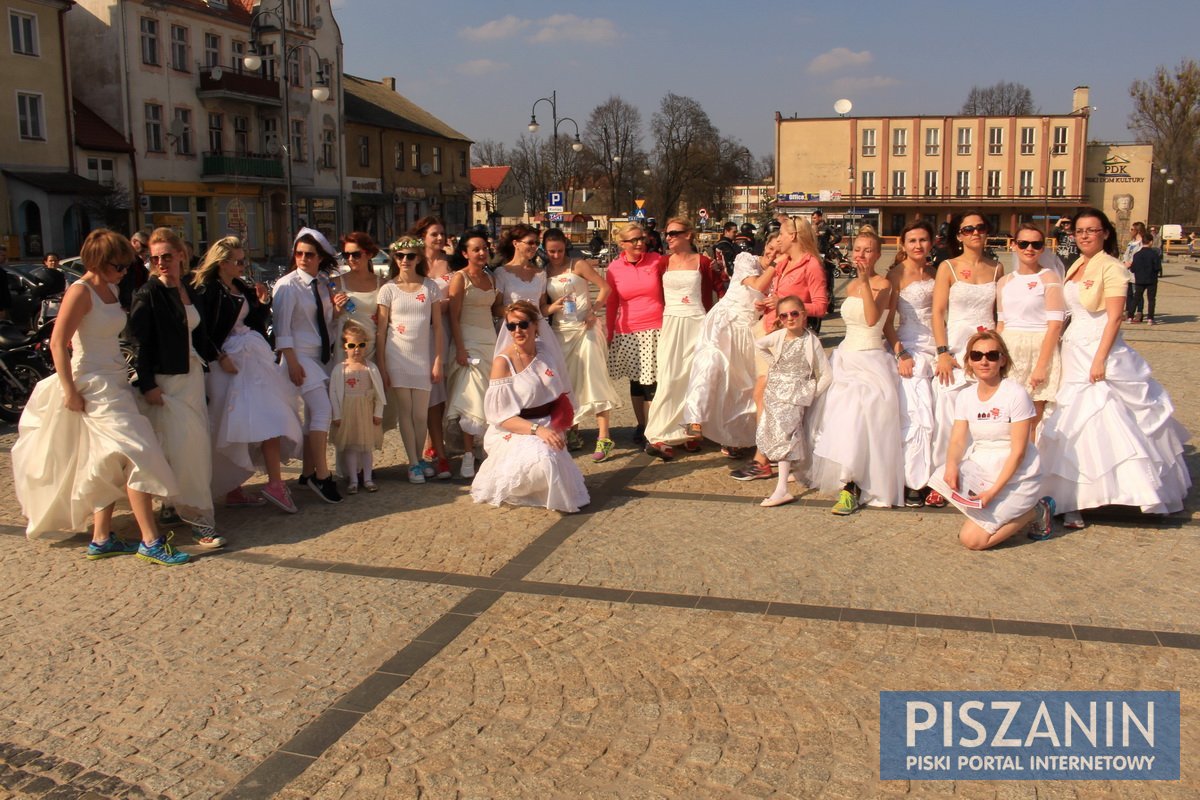 Piszanki pobiegły w sukniach ślubnych