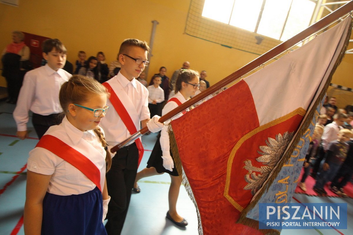 Maluchy ze Szkoły Podstawowej Nr 1 pasowane na uczniów