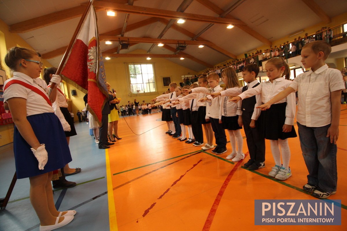 Maluchy ze Szkoły Podstawowej Nr 1 pasowane na uczniów