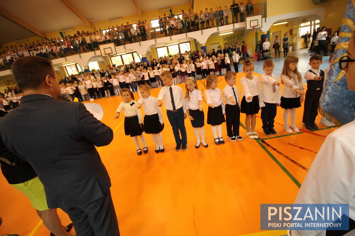 Maluchy ze Szkoły Podstawowej Nr 1 pasowane na uczniów