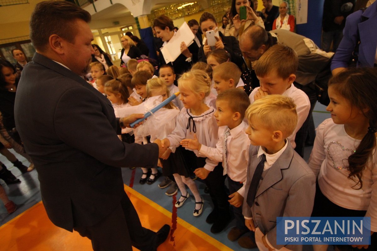 Maluchy ze Szkoły Podstawowej Nr 1 pasowane na uczniów