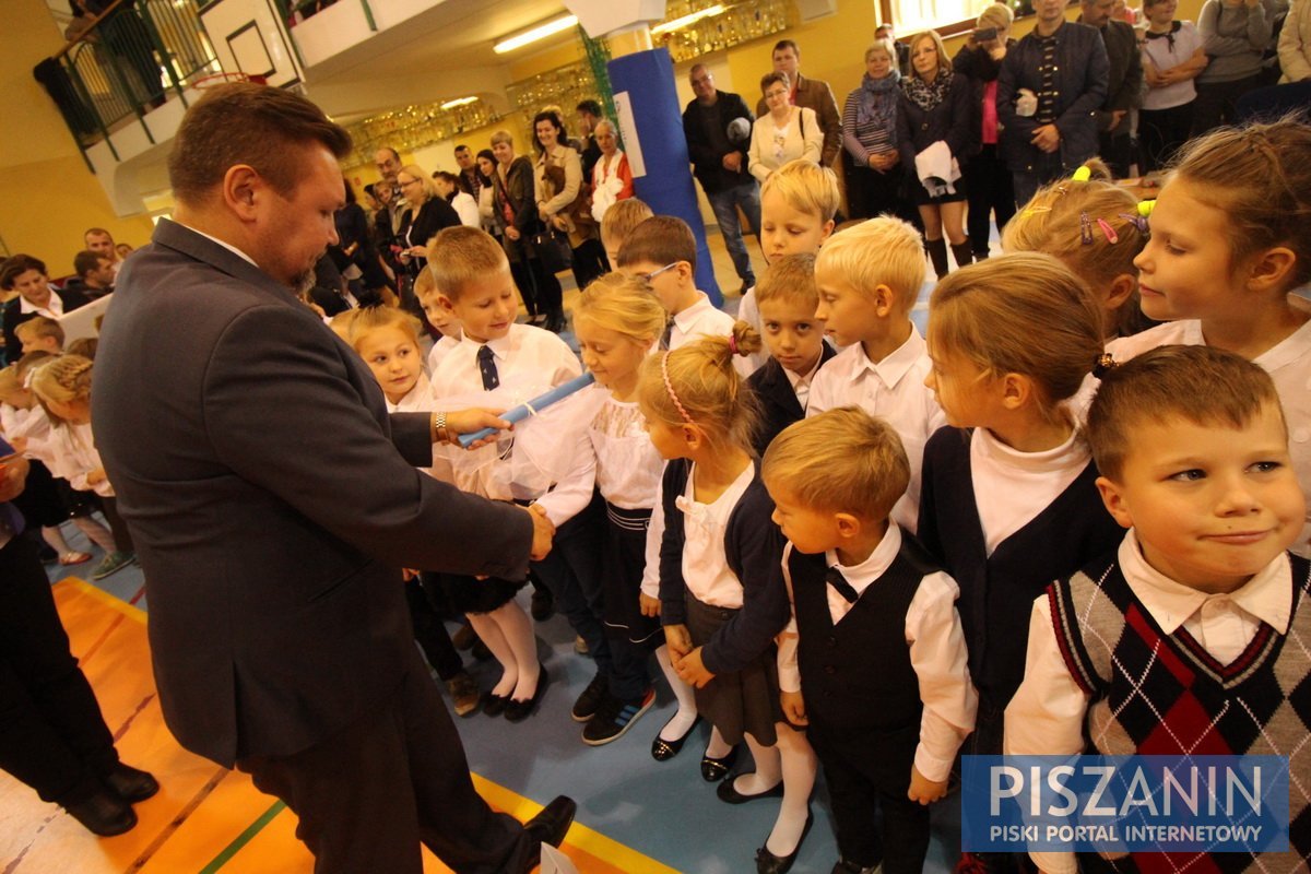 Maluchy ze Szkoły Podstawowej Nr 1 pasowane na uczniów