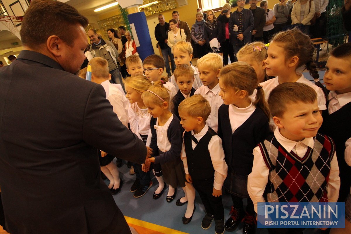 Maluchy ze Szkoły Podstawowej Nr 1 pasowane na uczniów