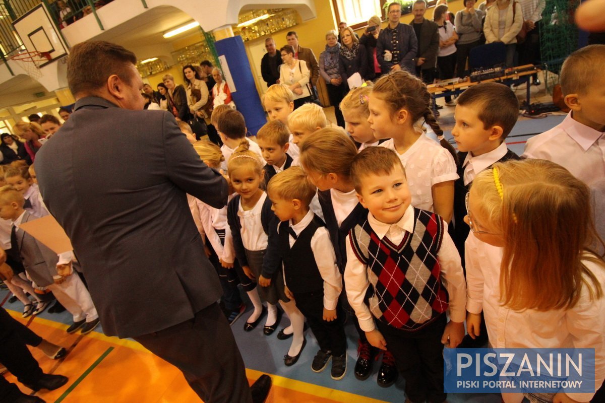 Maluchy ze Szkoły Podstawowej Nr 1 pasowane na uczniów