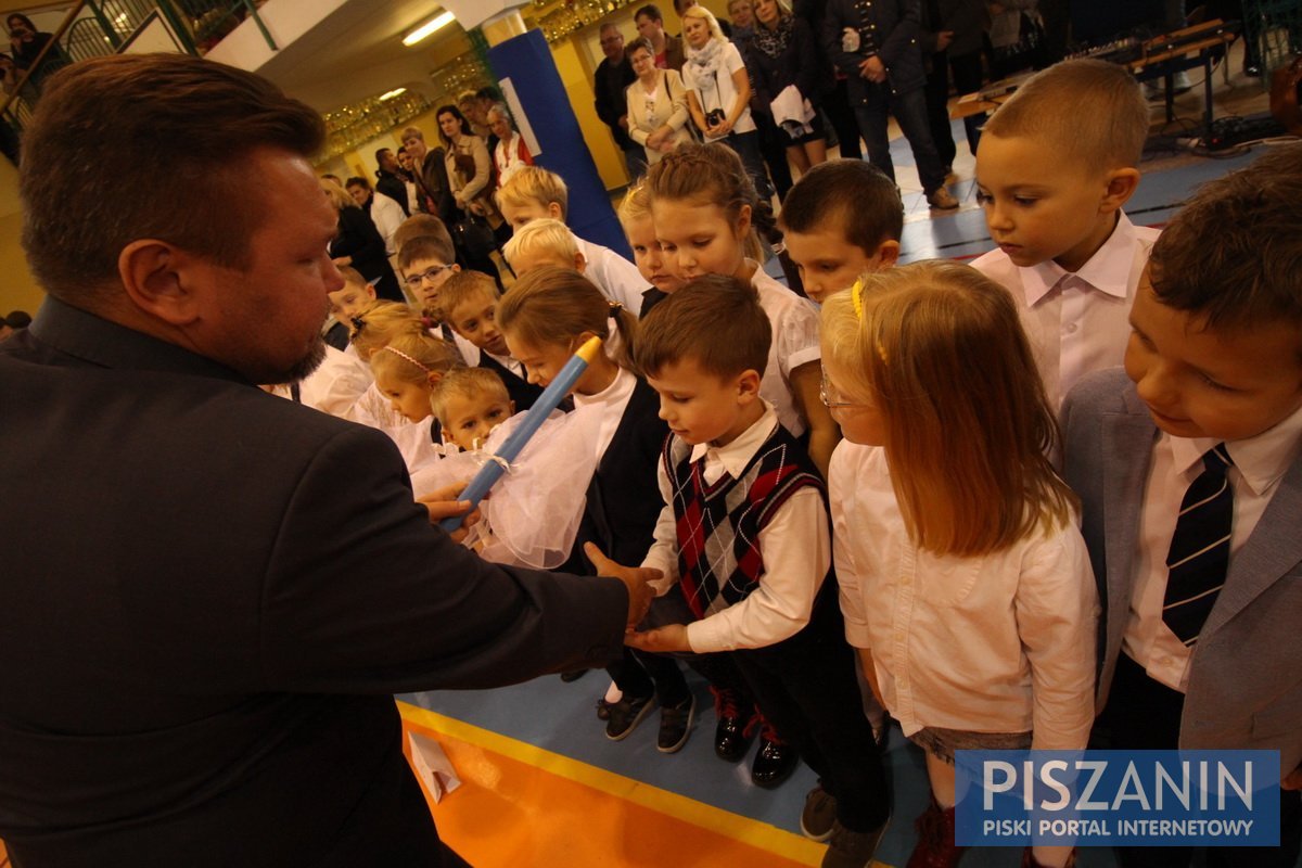 Maluchy ze Szkoły Podstawowej Nr 1 pasowane na uczniów