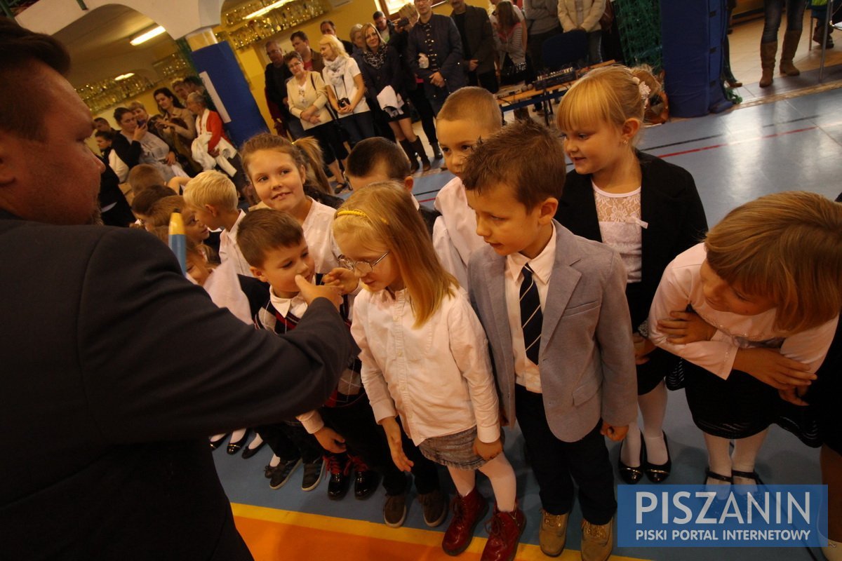 Maluchy ze Szkoły Podstawowej Nr 1 pasowane na uczniów