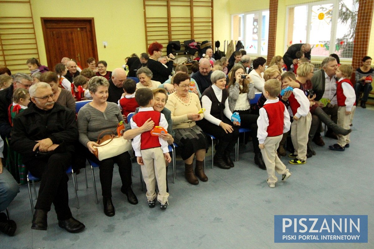 Promyczki wystąpiły dla babć i dziadków