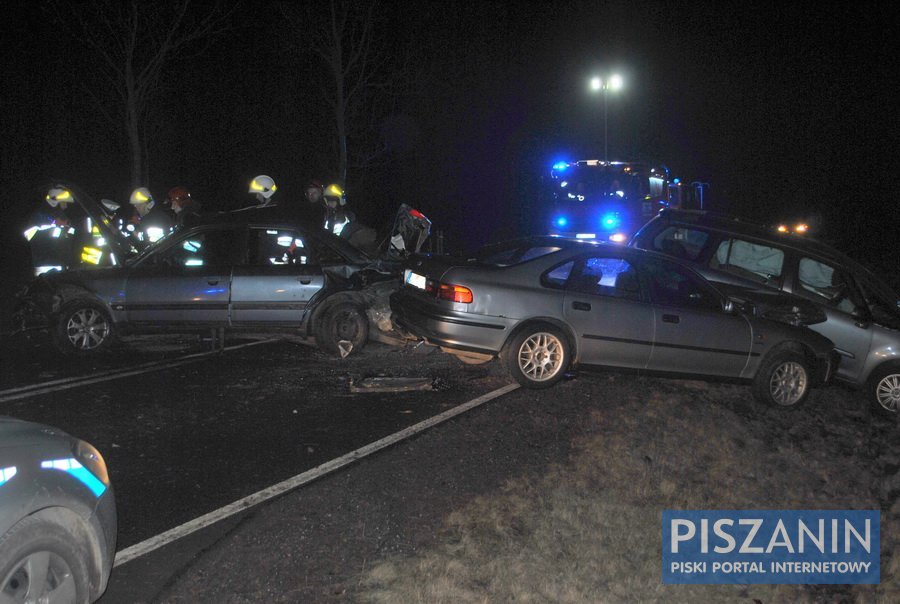 Zderzenie trzech pojazdów na trasie Pisz-Orzysz