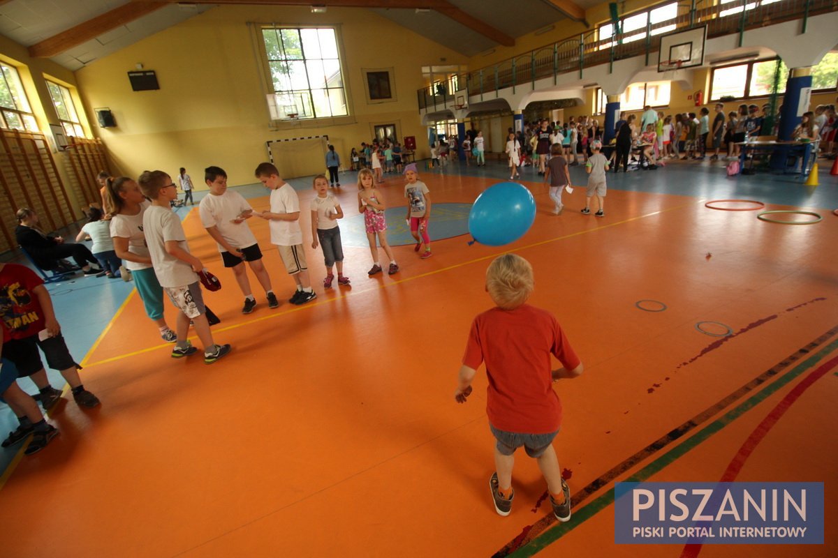 Sportowo - strażacki Dzień Dziecka w piskiej Jedynce