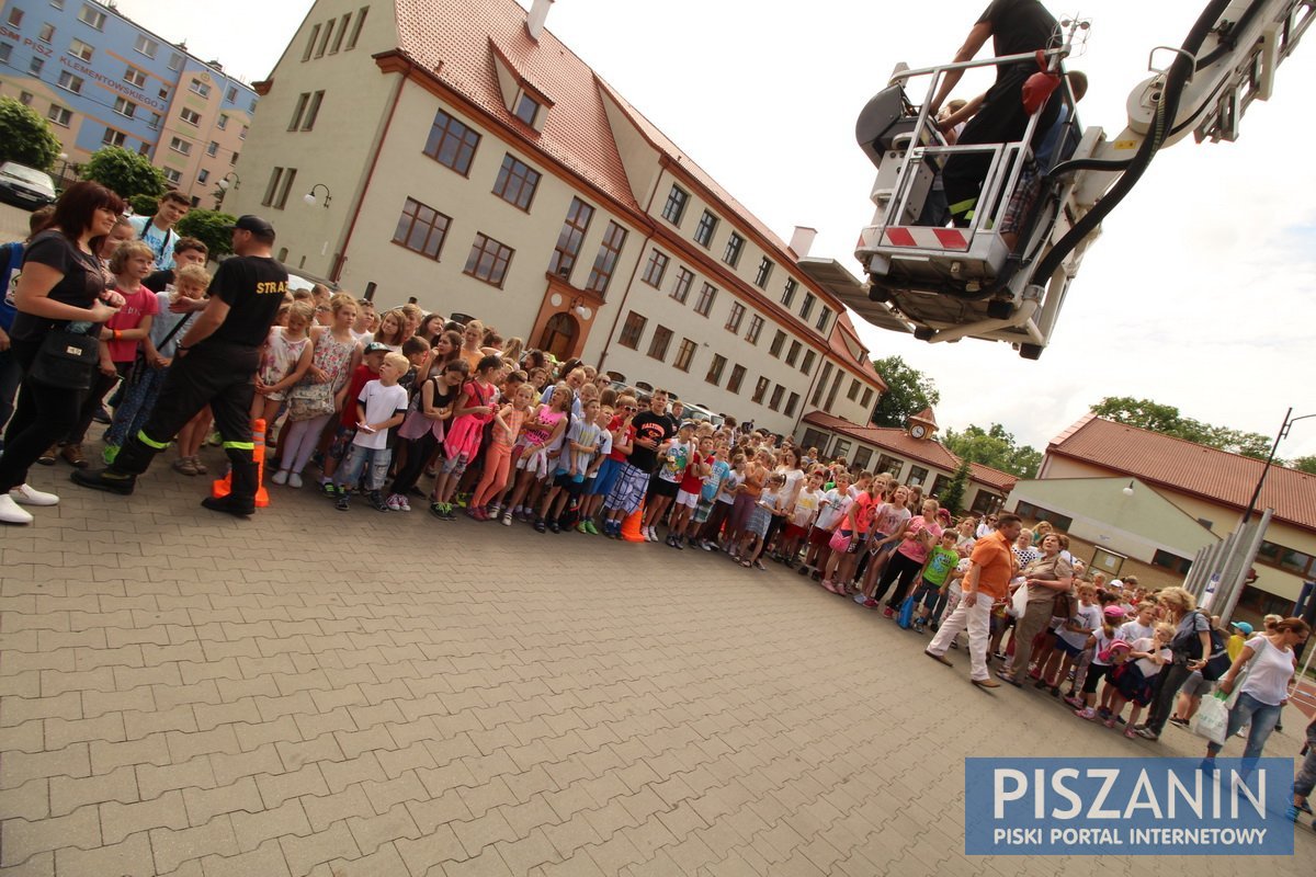 Sportowo - strażacki Dzień Dziecka w piskiej Jedynce