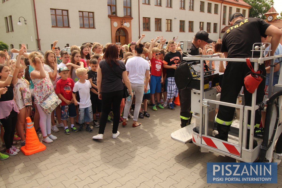 Sportowo - strażacki Dzień Dziecka w piskiej Jedynce