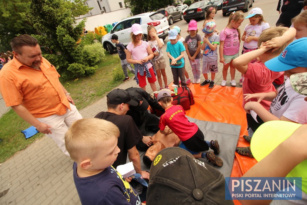 Sportowo - strażacki Dzień Dziecka w piskiej Jedynce