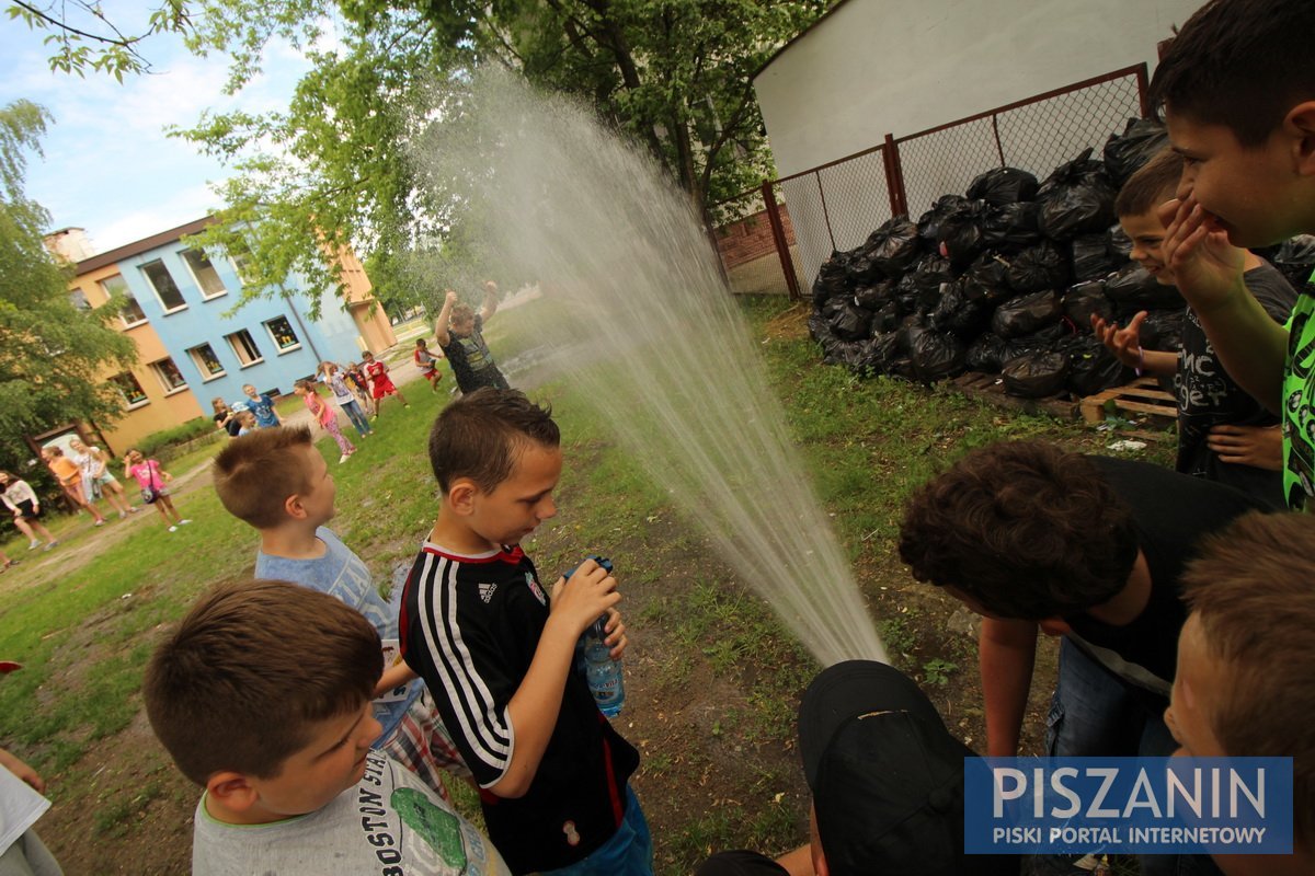 Sportowo - strażacki Dzień Dziecka w piskiej Jedynce