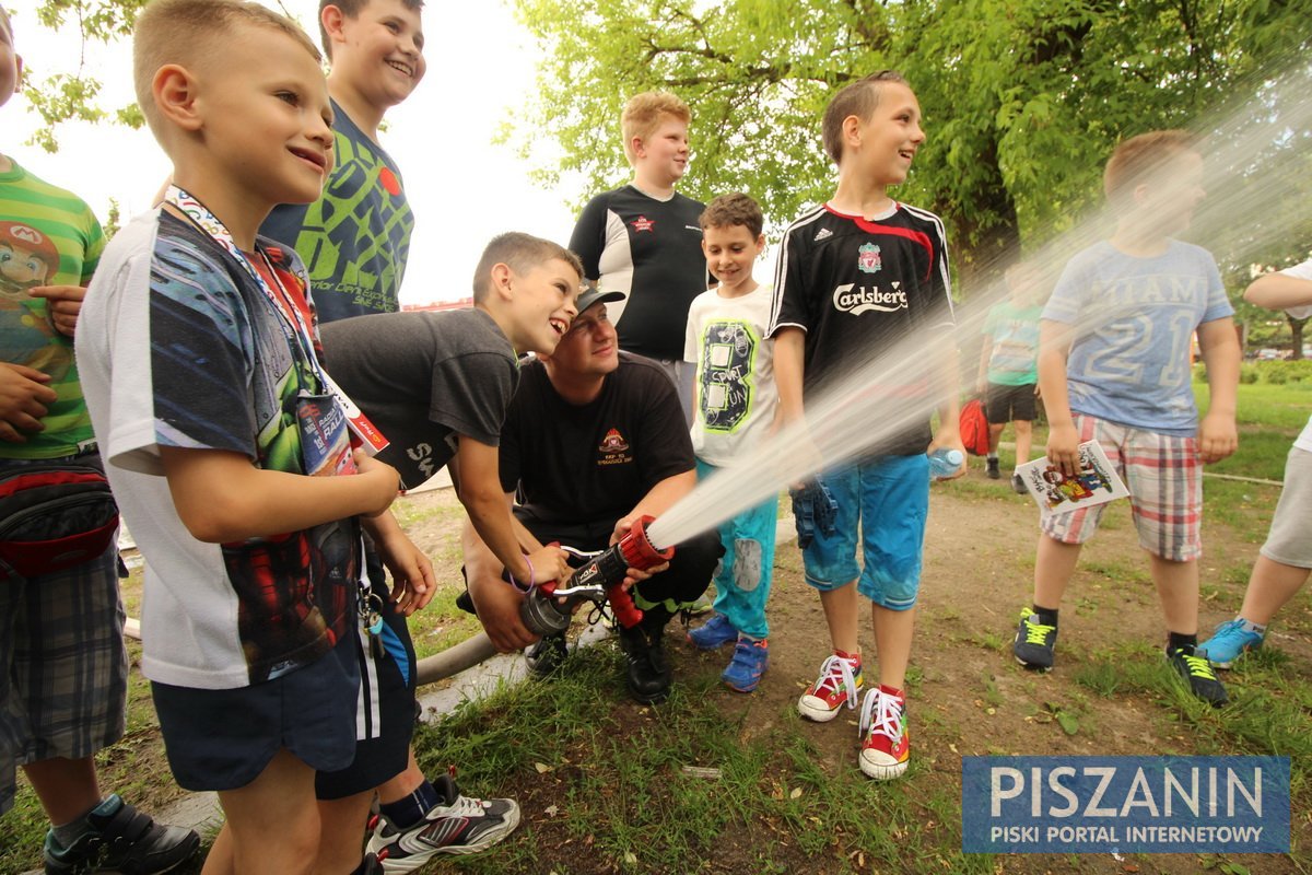 Sportowo - strażacki Dzień Dziecka w piskiej Jedynce