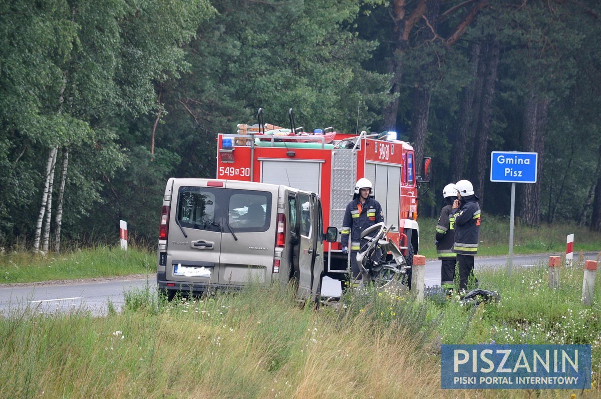 Bus roztrzaskał się o tył ciężarówki