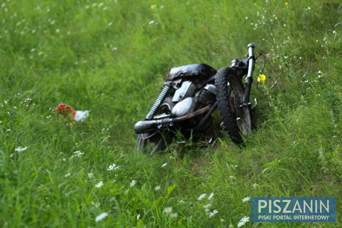 Wypadek na trasie Pisz - Orzysz. Ranny motocyklista przebywa w szpitalu.