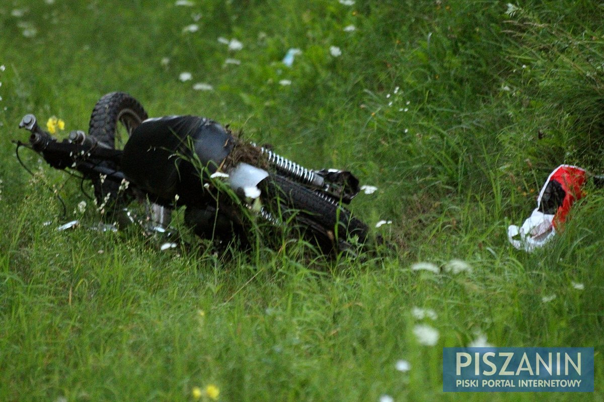 Wypadek na trasie Pisz - Orzysz. Ranny motocyklista przebywa w szpitalu.