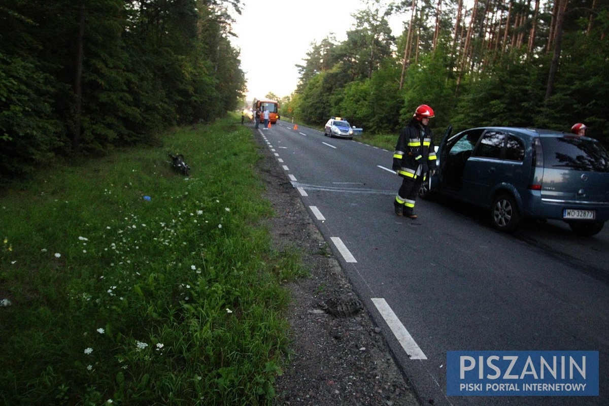 Wypadek na trasie Pisz - Orzysz. Ranny motocyklista przebywa w szpitalu.