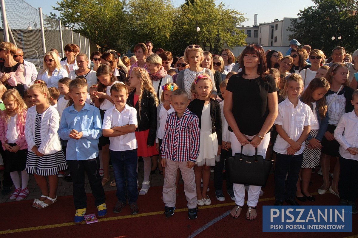 Słoneczny apel w Jedynce rozpoczął nowy rok szkolny