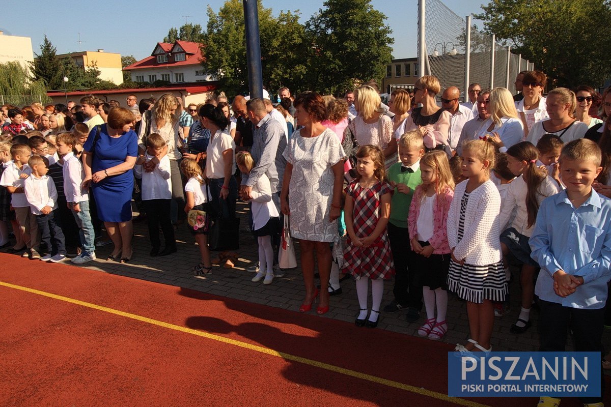 Słoneczny apel w Jedynce rozpoczął nowy rok szkolny