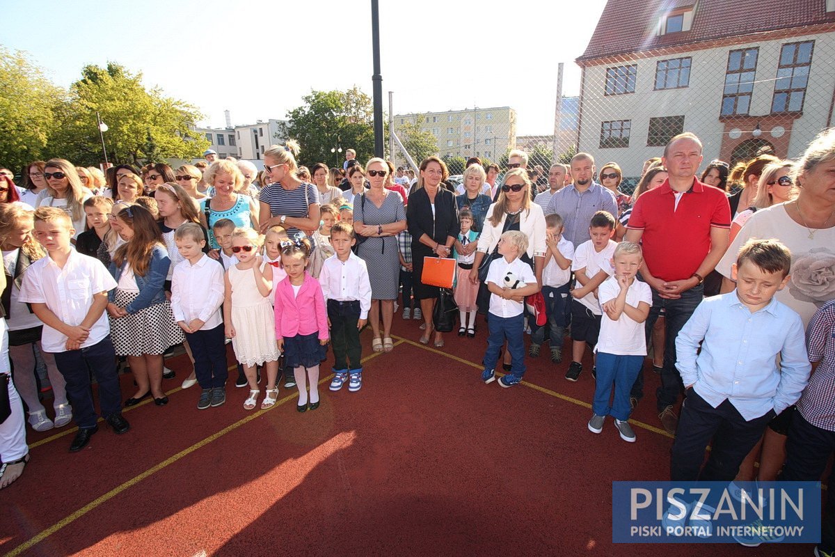 Słoneczny apel w Jedynce rozpoczął nowy rok szkolny