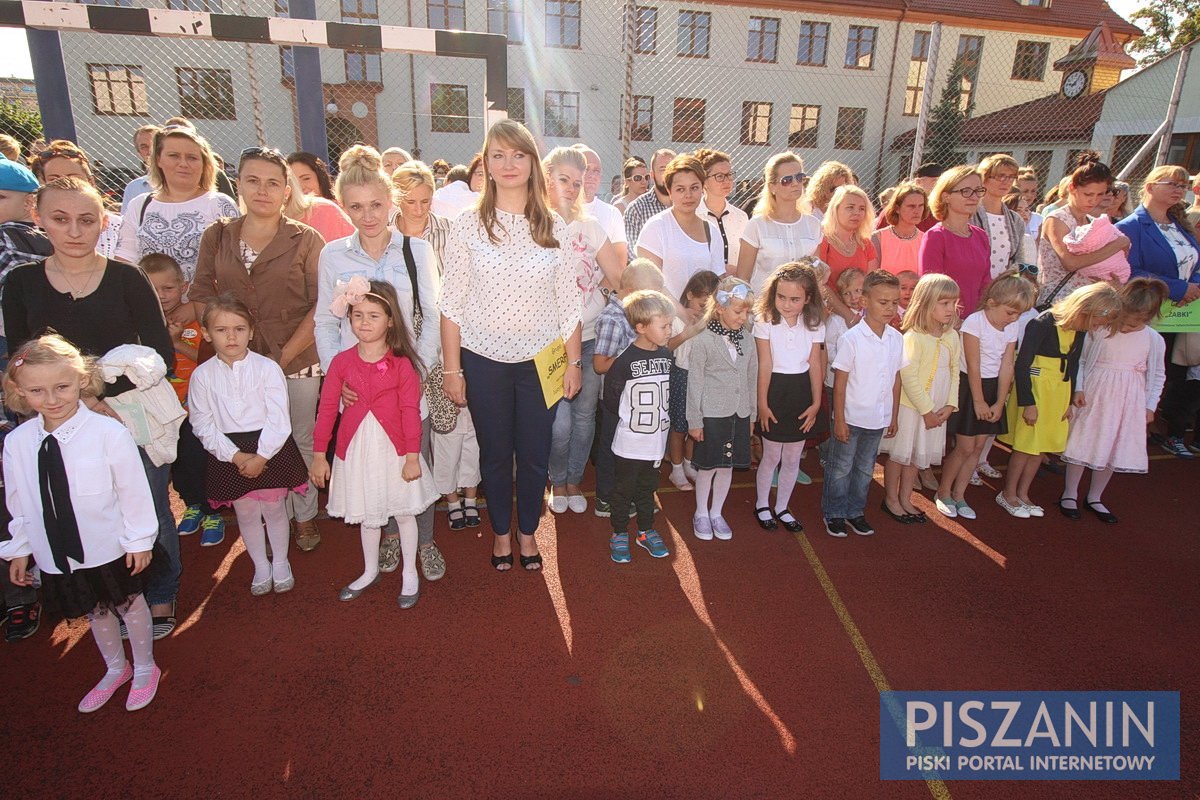 Słoneczny apel w Jedynce rozpoczął nowy rok szkolny