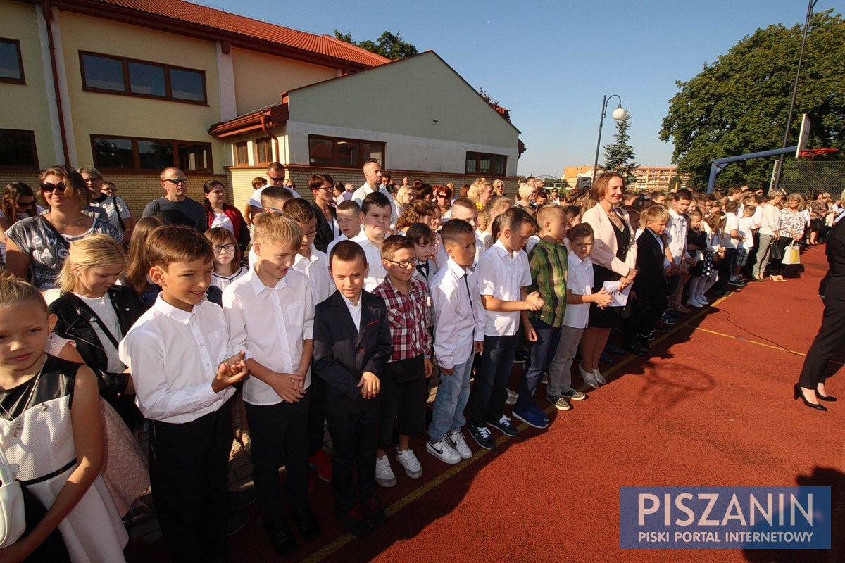 Słoneczny apel w Jedynce rozpoczął nowy rok szkolny