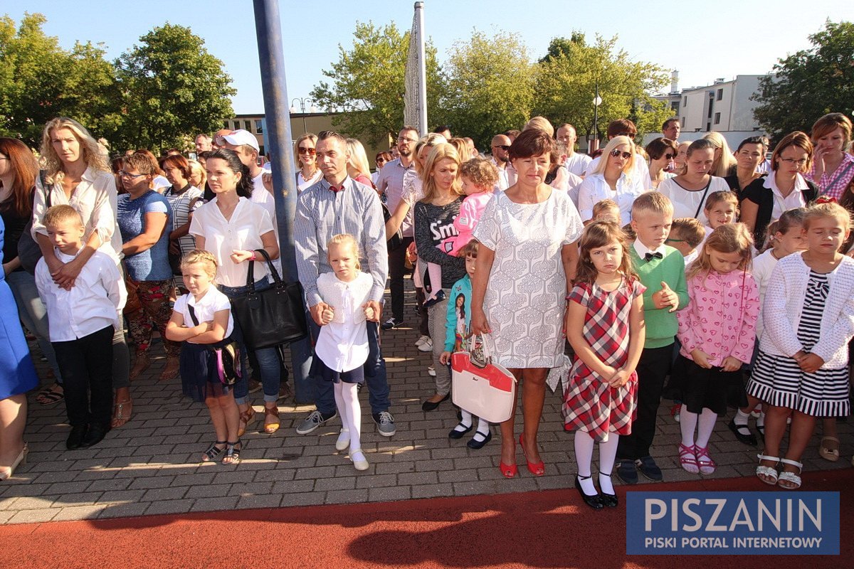 Słoneczny apel w Jedynce rozpoczął nowy rok szkolny