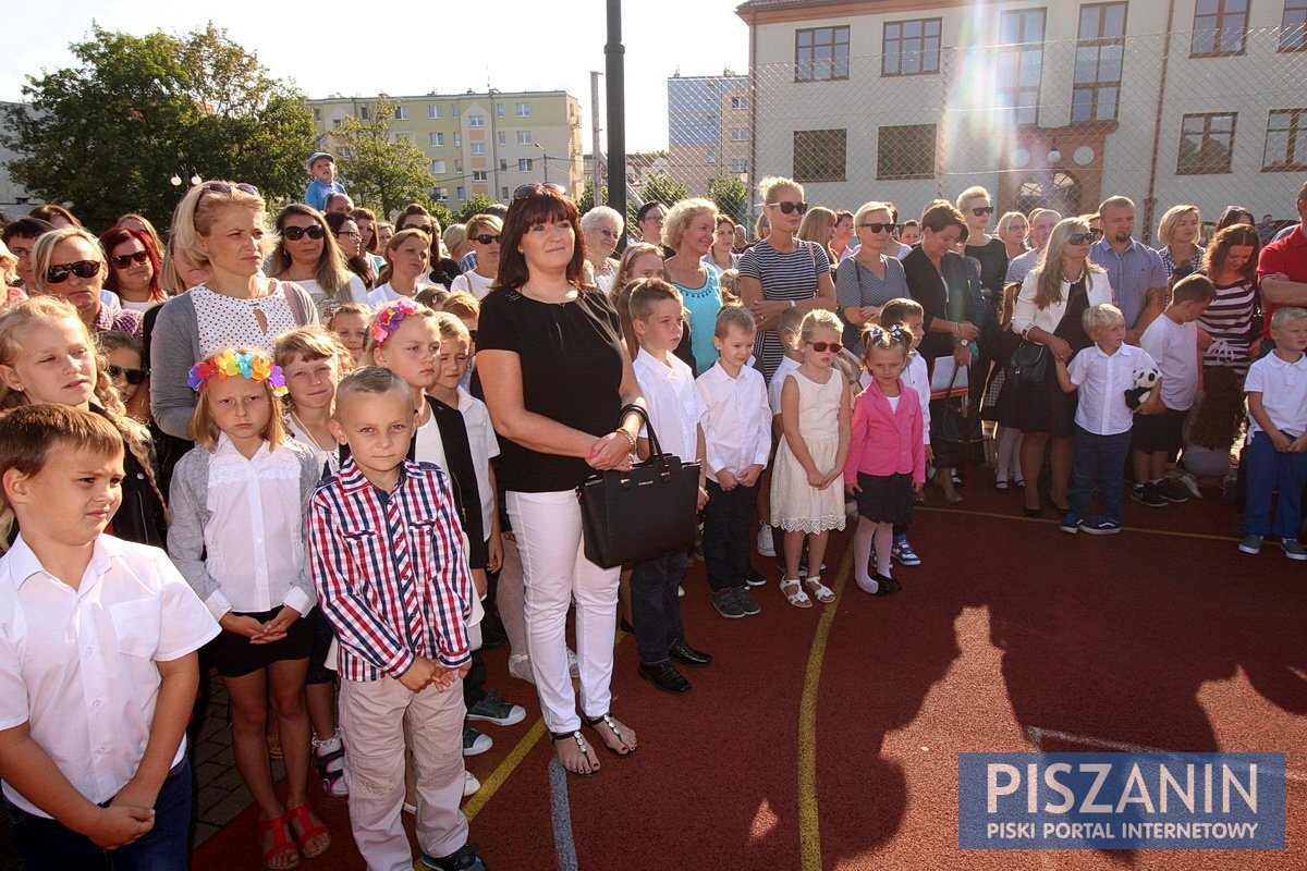 Słoneczny apel w Jedynce rozpoczął nowy rok szkolny