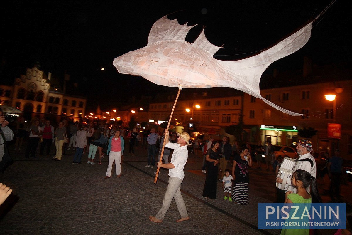 Tańce w jurcie, parada lampionów i tybetańskie misy