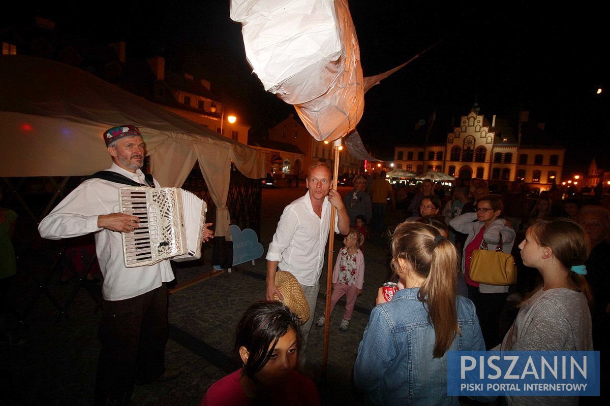 Tańce w jurcie, parada lampionów i tybetańskie misy