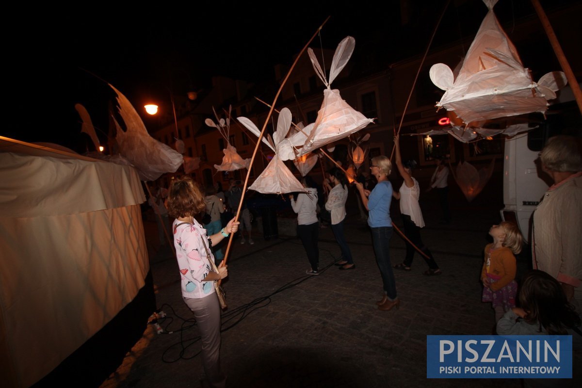 Tańce w jurcie, parada lampionów i tybetańskie misy