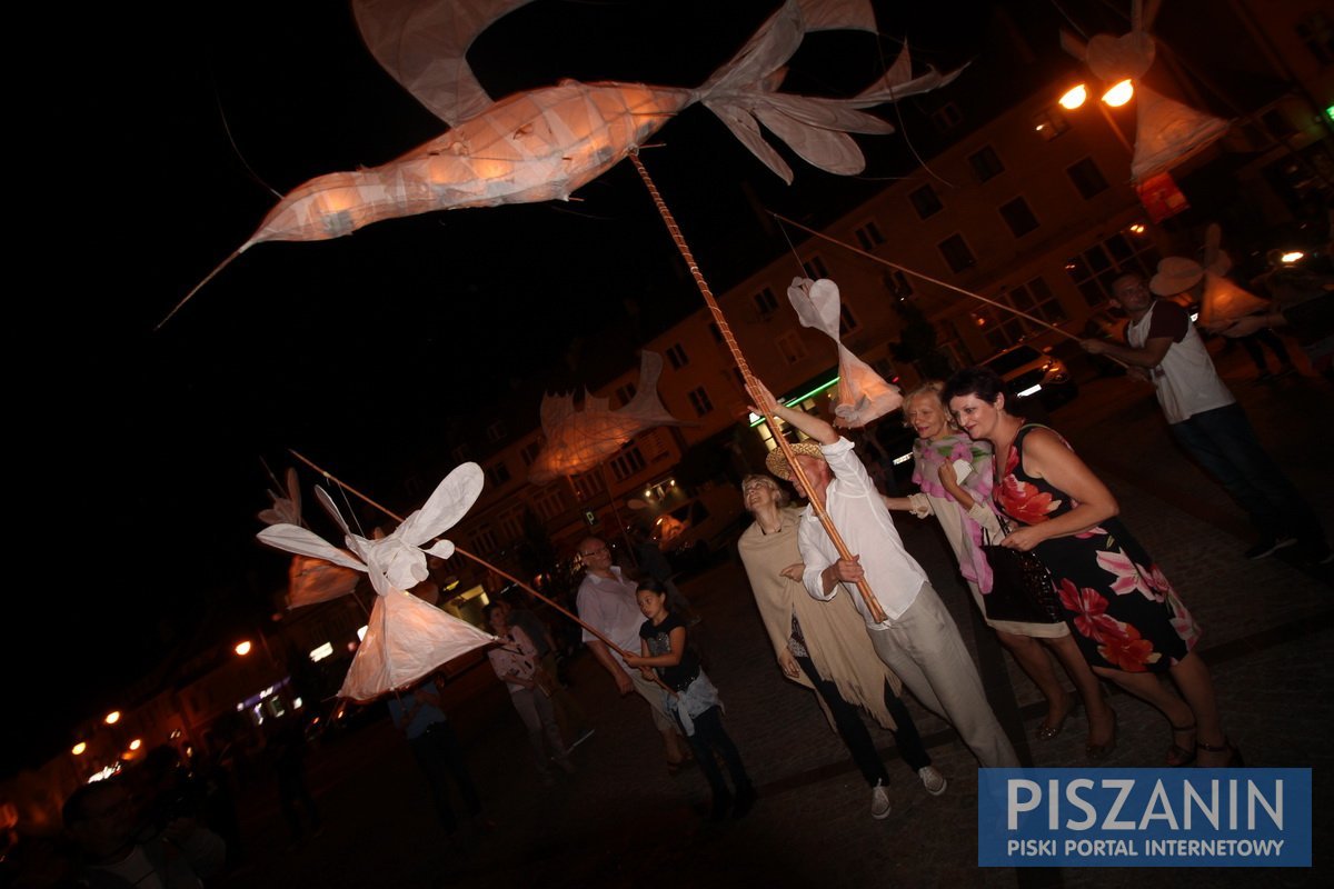 Tańce w jurcie, parada lampionów i tybetańskie misy