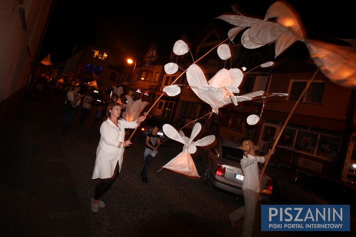 Tańce w jurcie, parada lampionów i tybetańskie misy