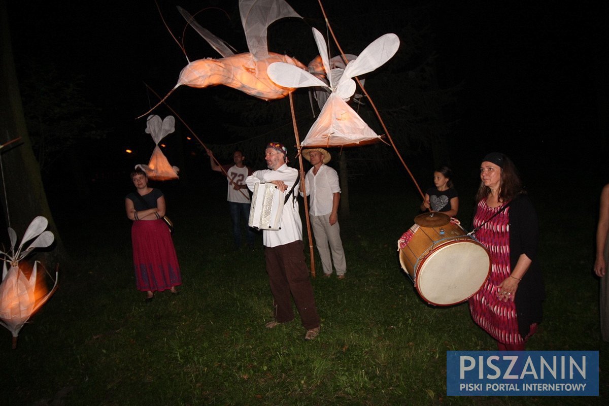 Tańce w jurcie, parada lampionów i tybetańskie misy