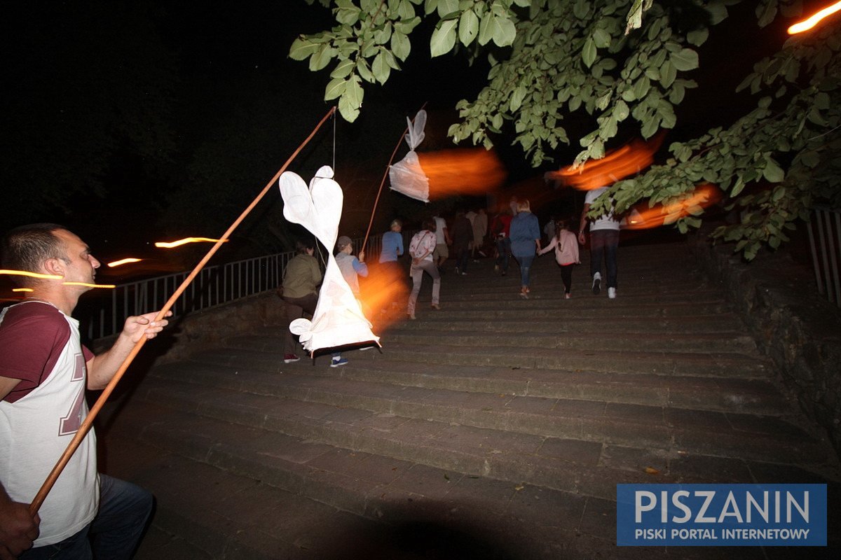 Tańce w jurcie, parada lampionów i tybetańskie misy