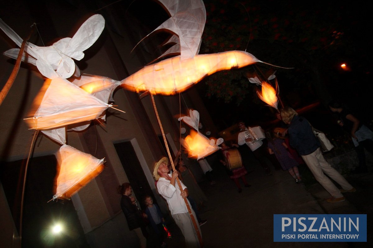 Tańce w jurcie, parada lampionów i tybetańskie misy