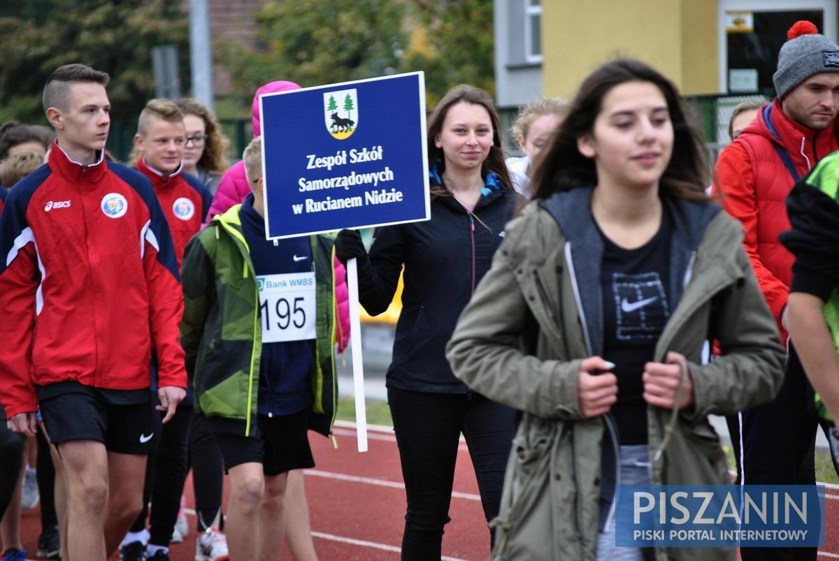 101 uczniów z powiatu piskiego rywalizowało w lekkiej atletyce