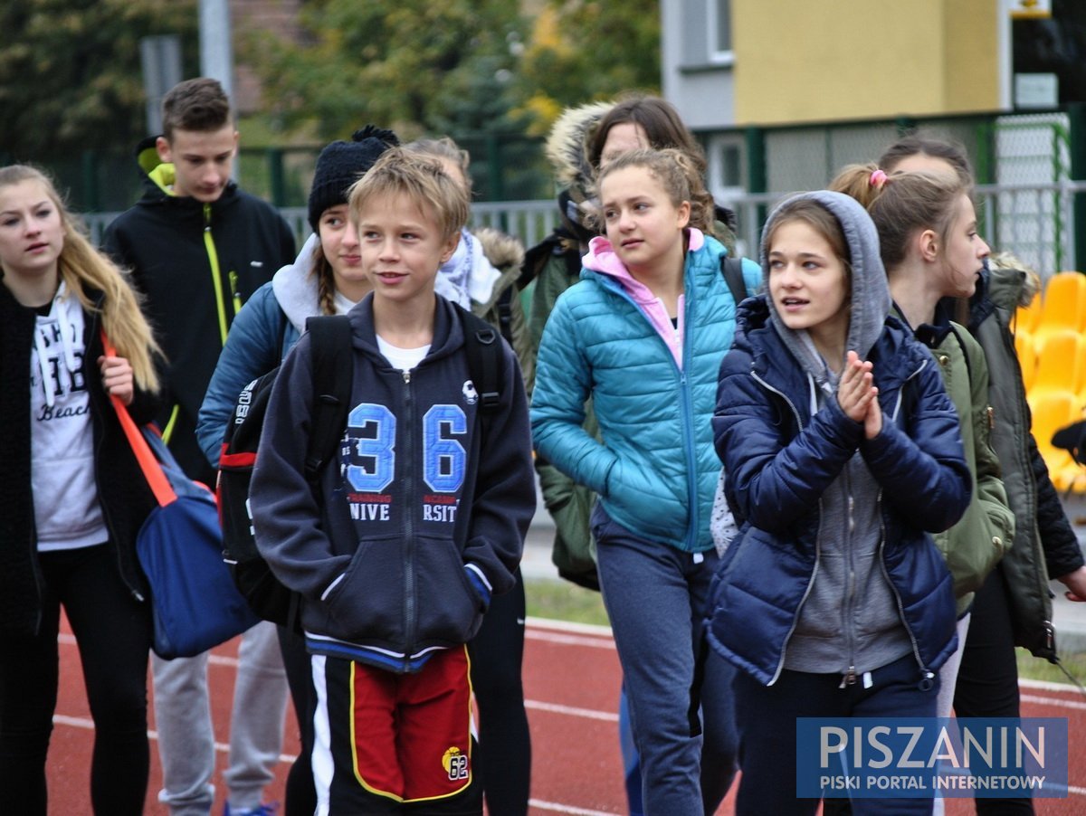 101 uczniów z powiatu piskiego rywalizowało w lekkiej atletyce