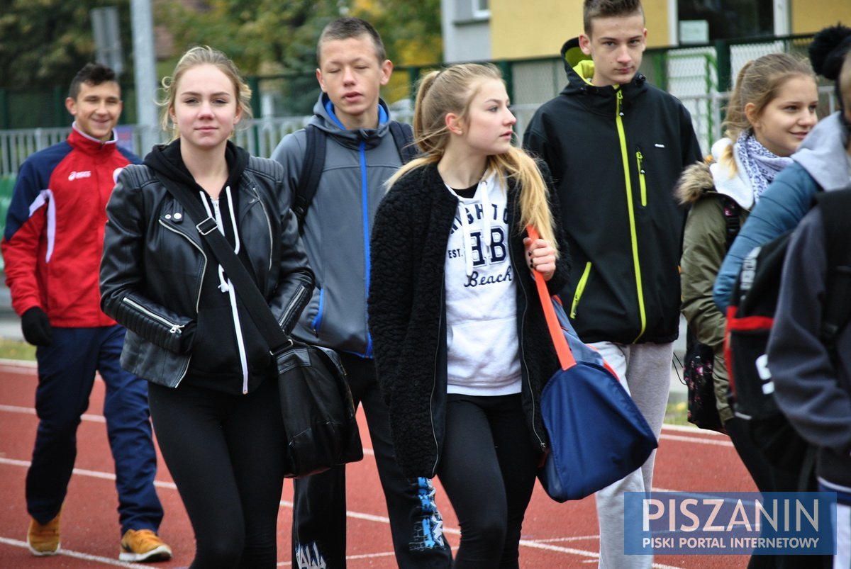 101 uczniów z powiatu piskiego rywalizowało w lekkiej atletyce