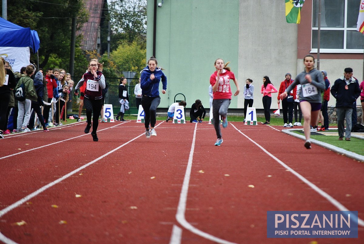 101 uczniów z powiatu piskiego rywalizowało w lekkiej atletyce