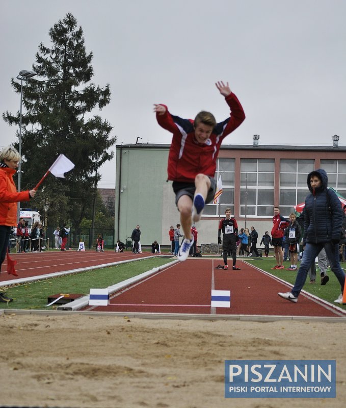 101 uczniów z powiatu piskiego rywalizowało w lekkiej atletyce