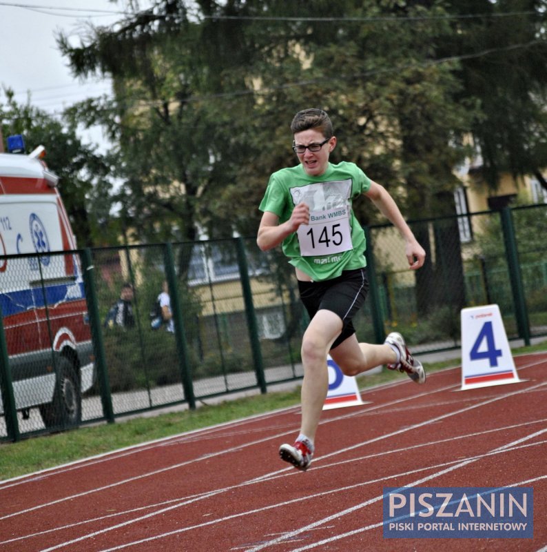 101 uczniów z powiatu piskiego rywalizowało w lekkiej atletyce